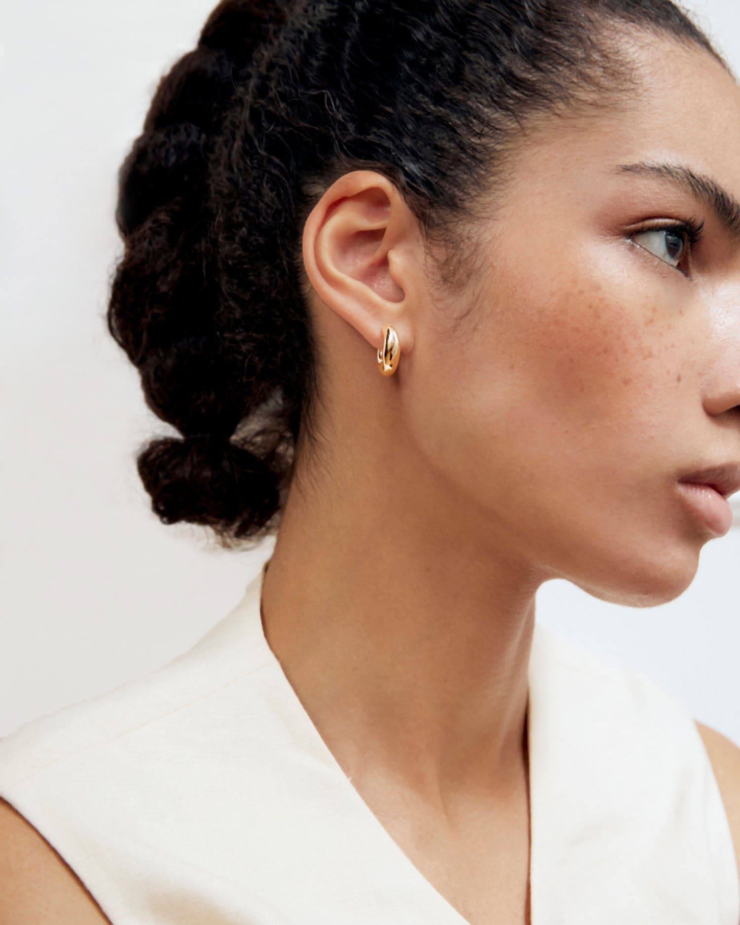 The Huggie Earrings - Gold