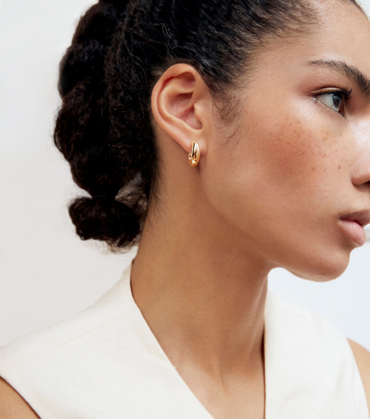 The Huggie Earrings - Gold