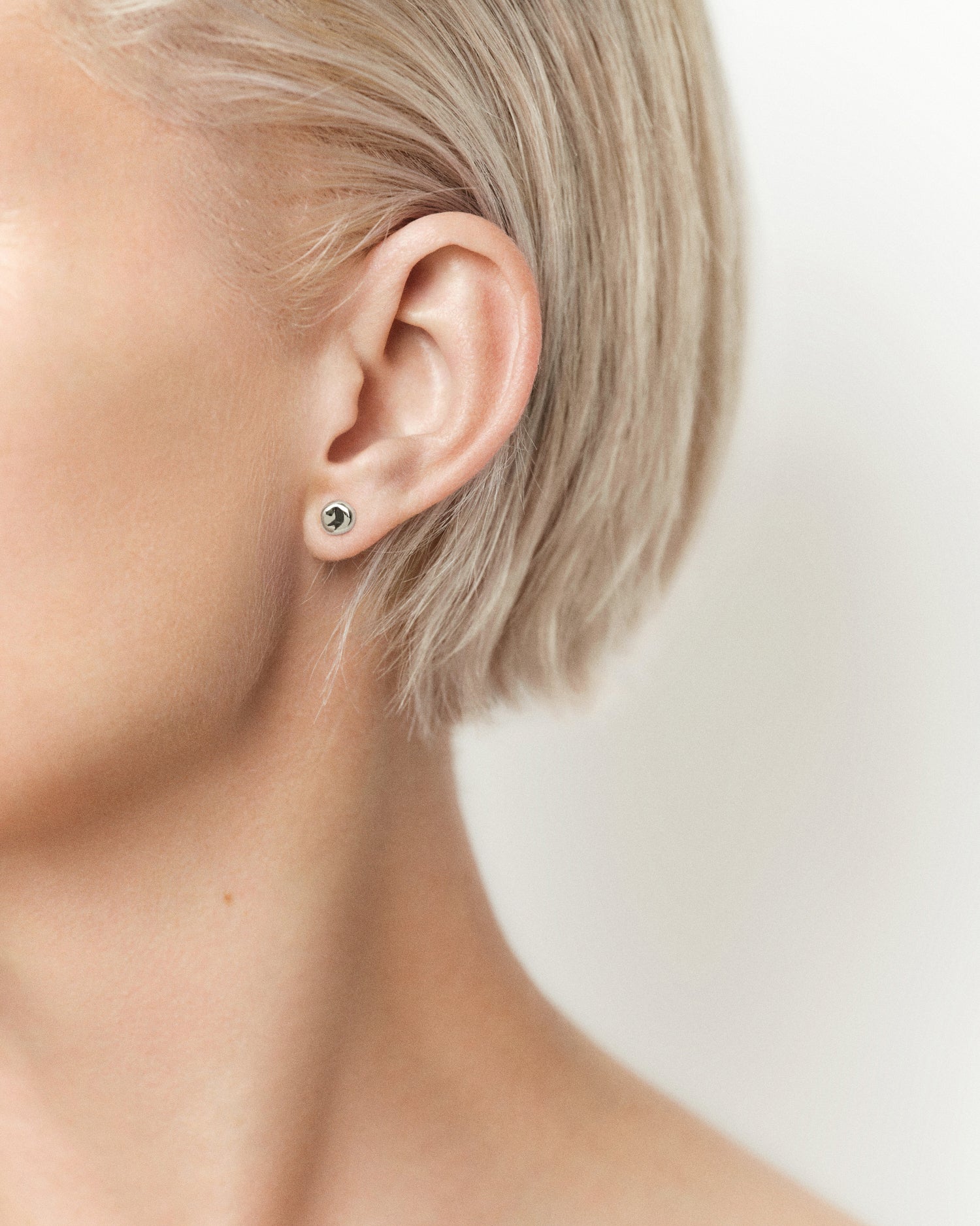 The Pearl Earrings - White Gold