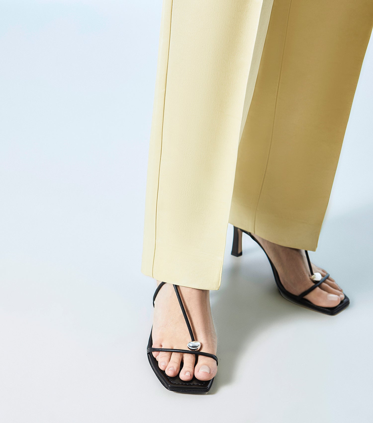 The Strappy Sandal - Black
